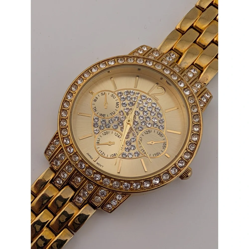 Avon Bling Pave Swarovski Crystals Watch Women 34mm‎ Case 7.5